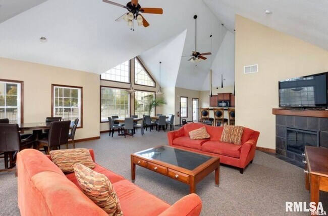 Building Photo - 4102 Creek Hill Dr