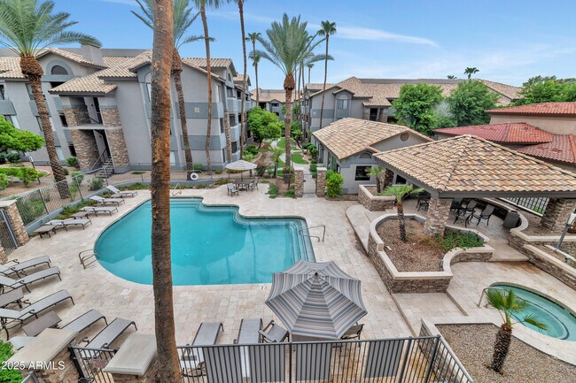 Building Photo - 2025 E Campbell Ave