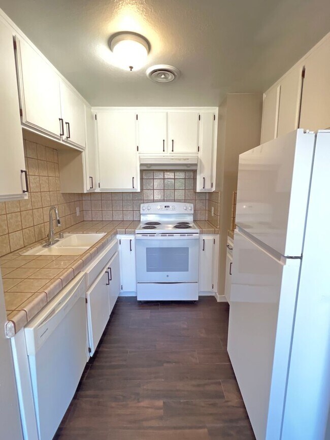 Building Photo - 6811 Klamath Way