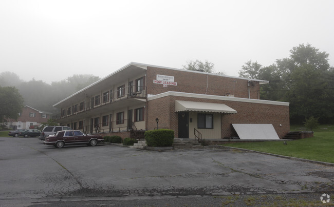 Building Photo - Belmont Apartments