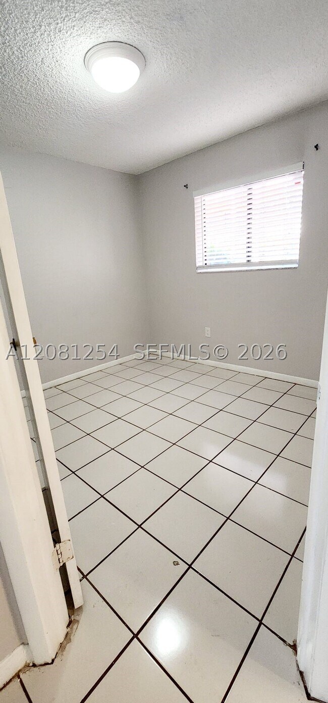 Building Photo - 5500 W 21st Ct