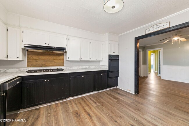 Building Photo - 416 W St Paul St