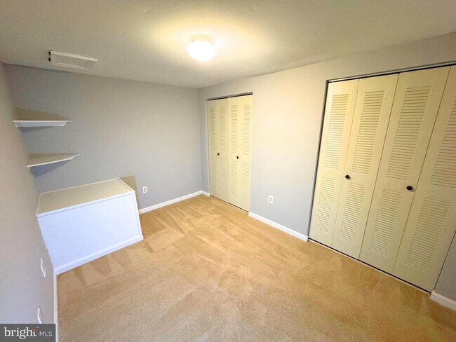Building Photo - 3063 Schubert Dr