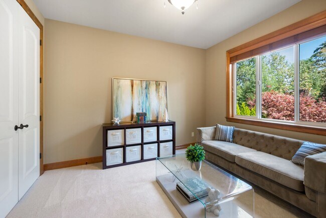 Building Photo - Live the Tuscan Life in Kirkland