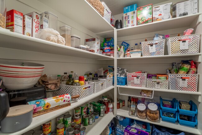 Pantry - 6119 S Zelda Dr
