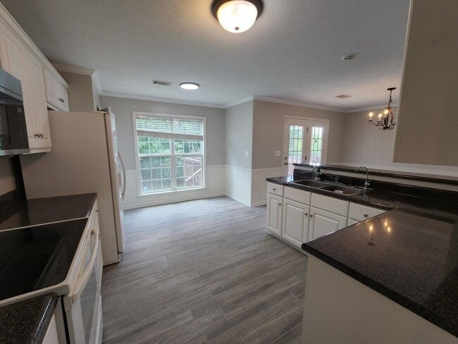 Building Photo - 572 Lory Ln