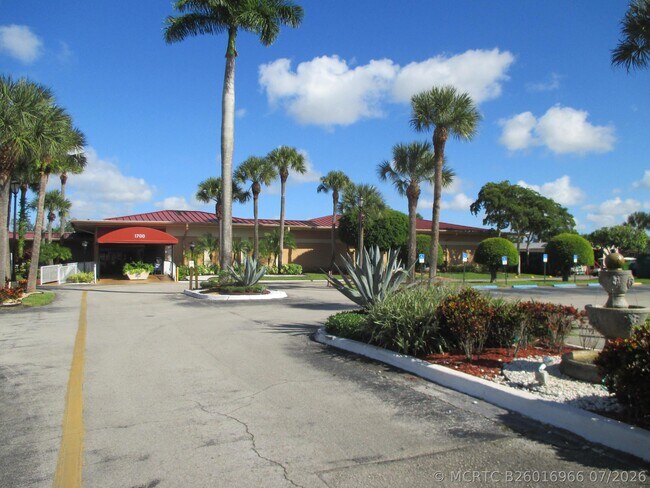 Building Photo - 106 Lake Dora Dr