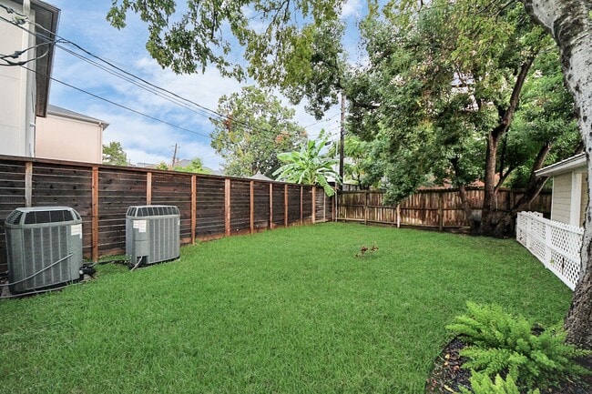 Building Photo - 2332 Sheridan St