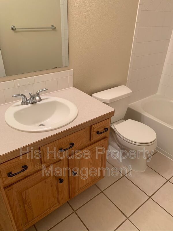 Building Photo - 208 Whitney Bay