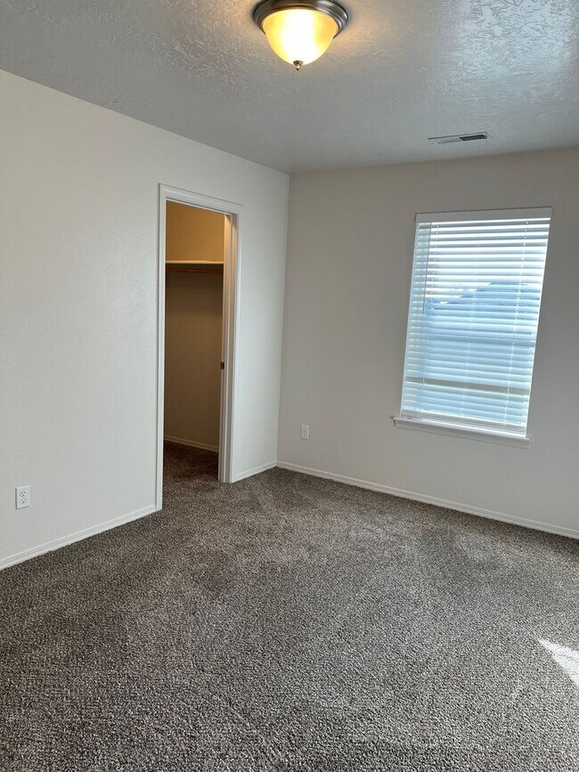 Building Photo - 4 bed 2.5 bath home in Meridian Idaho