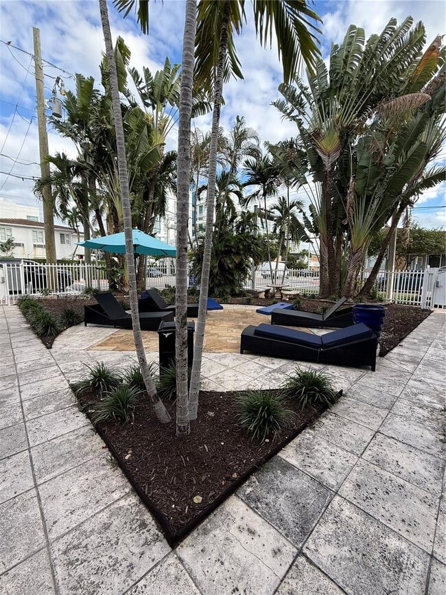 Building Photo - 7710 Harding Ave