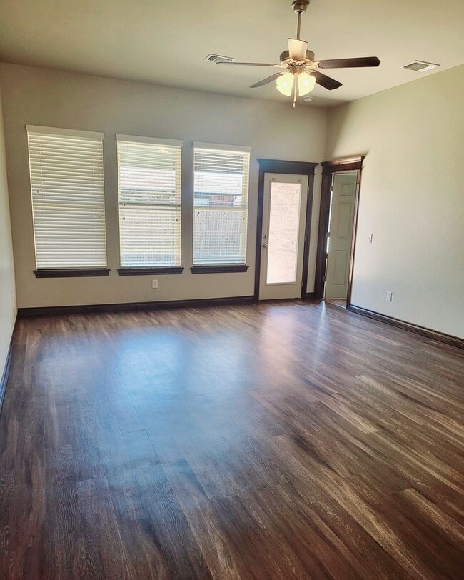 Building Photo - WELCOME HOME!