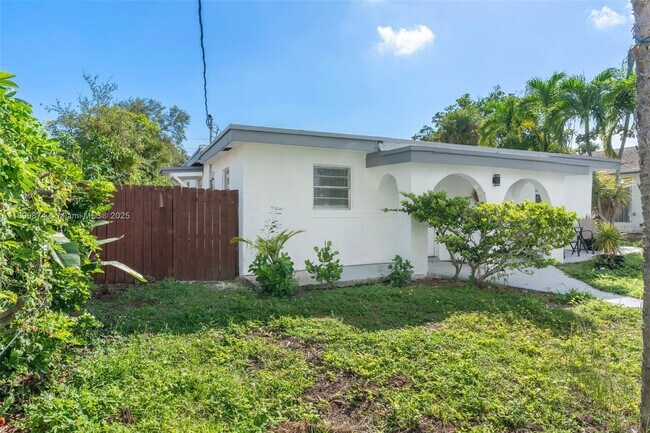 Building Photo - 308 NW 2nd Ave