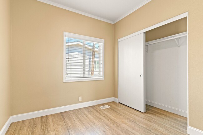 Building Photo - Move-In Ready! A Bright & Open Designer Co...