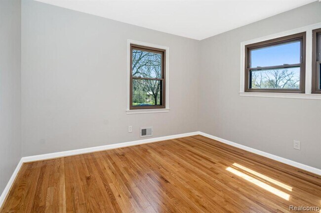 Building Photo - 2700 Colonial Way