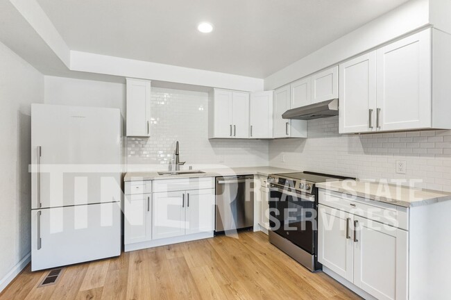 Building Photo - 7400 Mooncrest Way