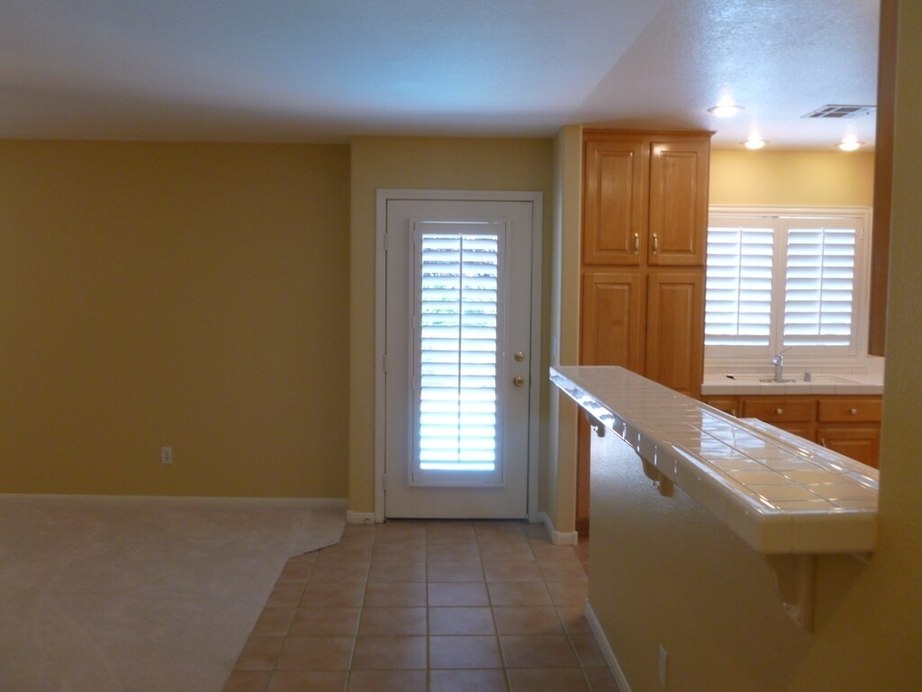 Building Photo - 208 Chaco Canyon Dr