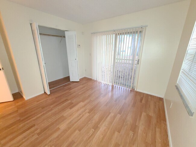Building Photo - 7149 E Bank Dr