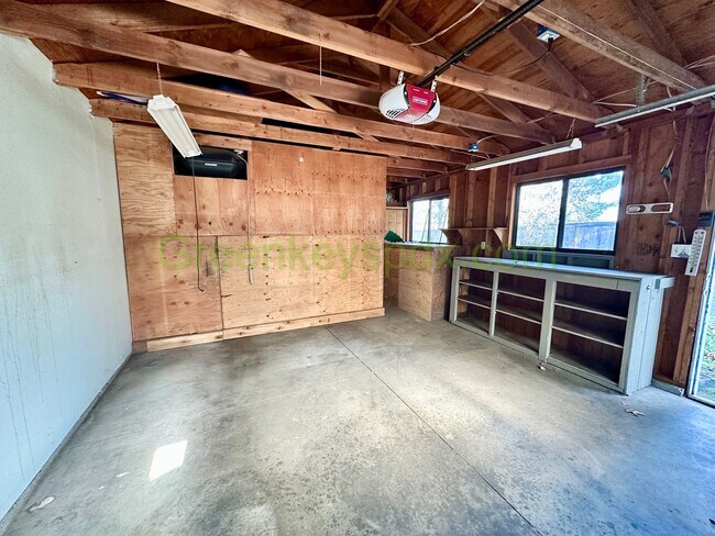 Building Photo - Wow! Amazing 3-bedroom 1-bath house with large fully fenced backyard