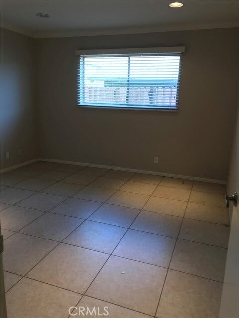 Building Photo - 356 E 20th St