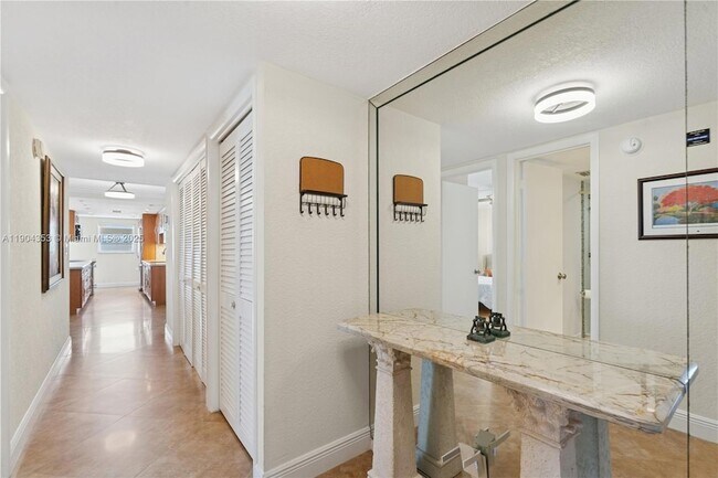 Building Photo - 1160 Hillsboro Mile Unit 901