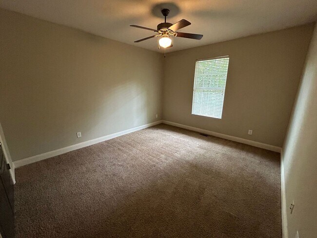 Building Photo - PRE-LEASING FOR AUGUST 2026!