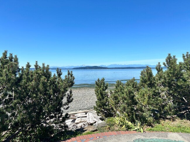 Building Photo - Charming 3BD, 1BA Beach House Near Alki