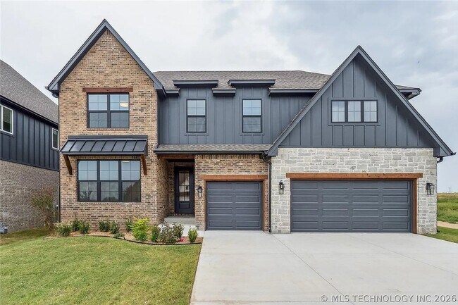 Building Photo - 5 Bed | 5 Bath House