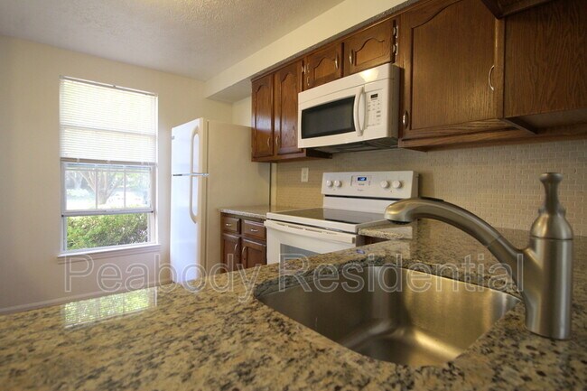 Building Photo - 1544 Woodcrest Dr