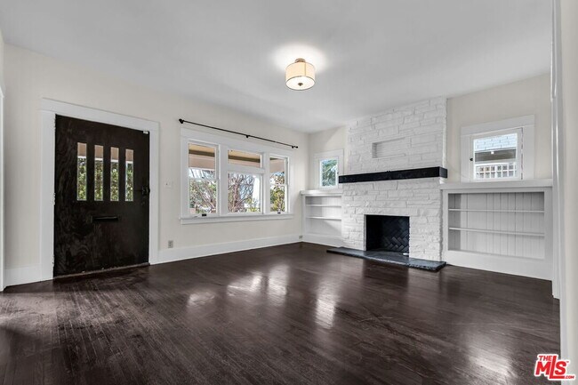 Building Photo - 2014 5th Ave