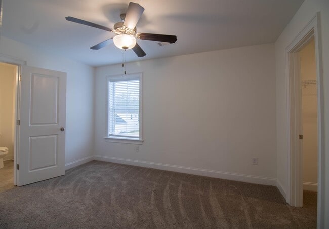 Building Photo - 83 Ivy Lp