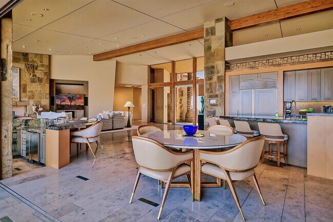 Building Photo - 9 Rockcrest