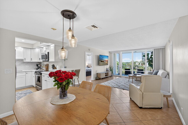 Building Photo - 336 Golfview Rd