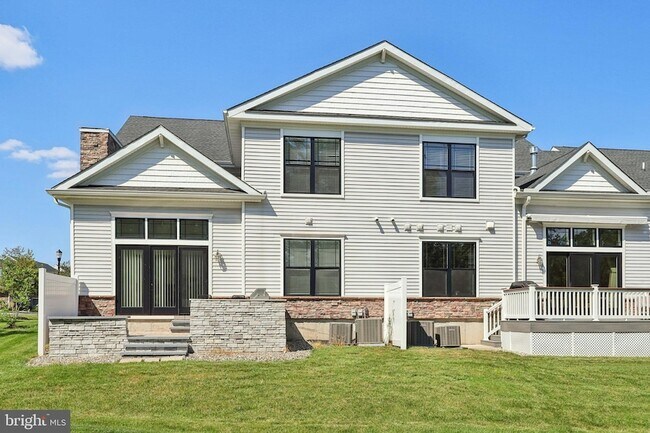Building Photo - 2 Dogleg Ln