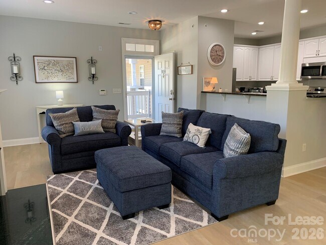 Building Photo - 9033 Rosalyn Glen Rd