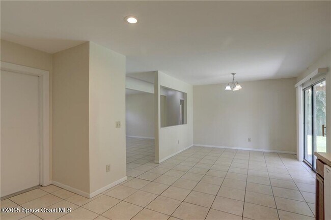 Building Photo - 950 Landsdowne Dr