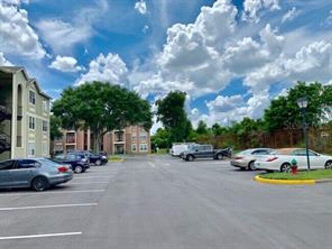 Building Photo - 2550 N Alafaya Trail