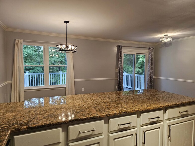 Kitchen - 323 Felsted Ct
