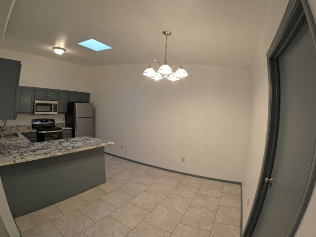 Building Photo - 2717 Fairway Dr