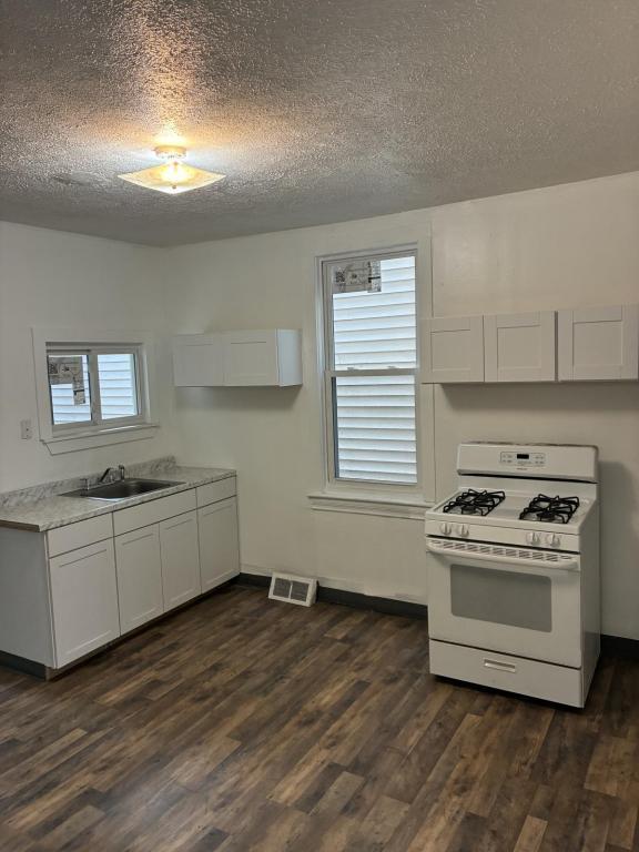 Building Photo - 1320 4th Ave