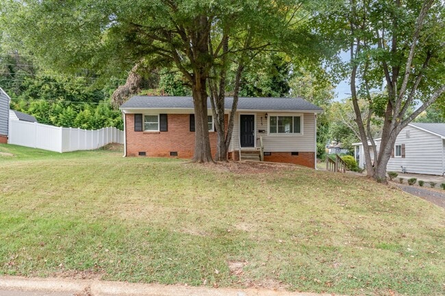 Primary Photo - 815 Norwood Dr