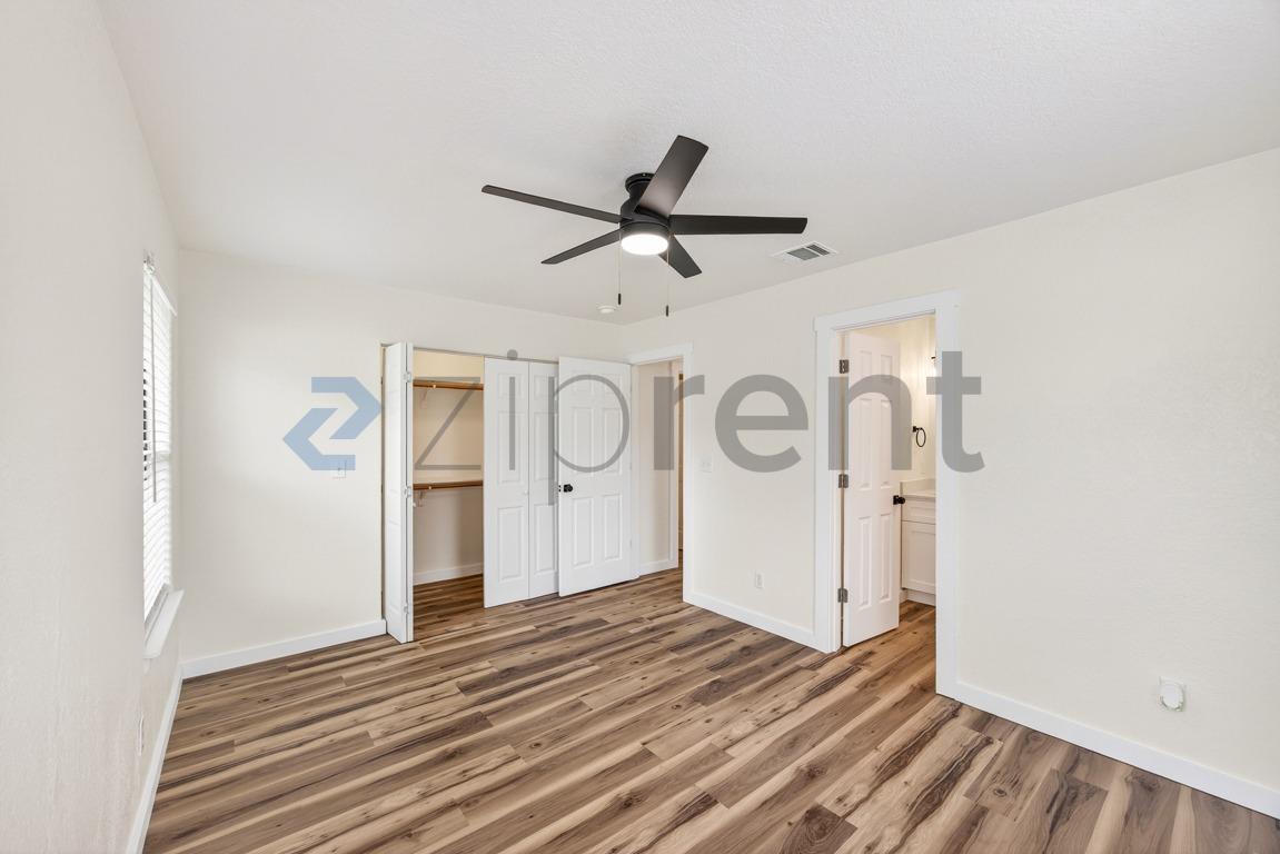 Building Photo - Unit