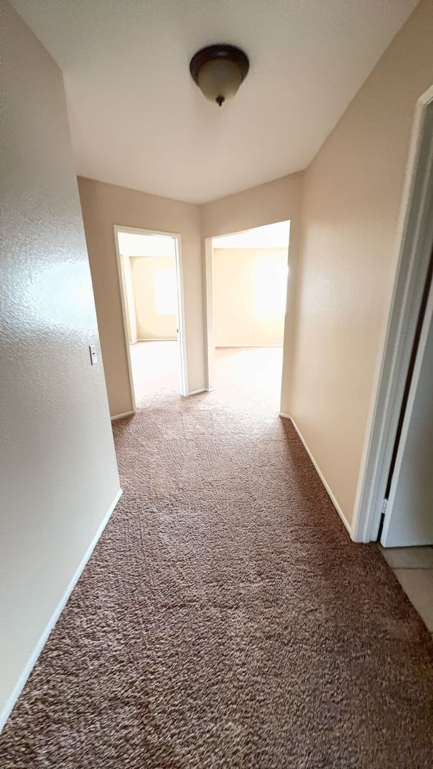 Building Photo - LARGE HOME WITH POOL! LOCATED CLOSE TO HWY...