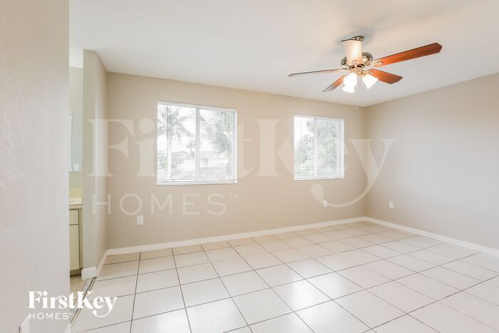 Building Photo - 10561 SW 161st Ave