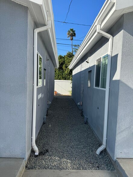 Building Photo - 612 S Van Ness Ave