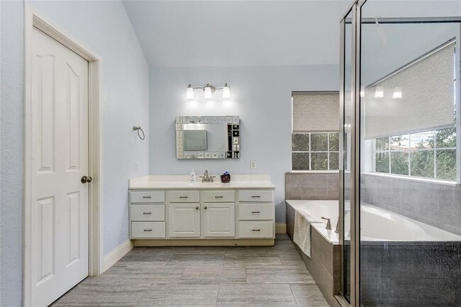 Building Photo - 1909 Springwater Dr