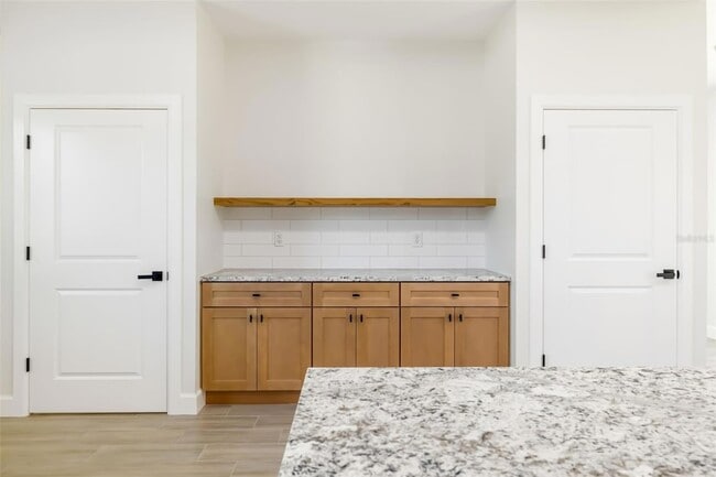 Building Photo - 118 Ruby Ave N