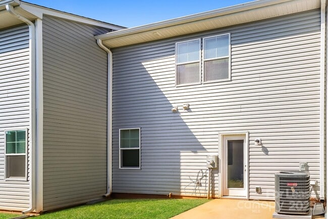 Building Photo - 929 Ranchero St