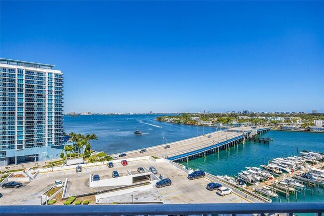 Building Photo - 7601 E Treasure Dr