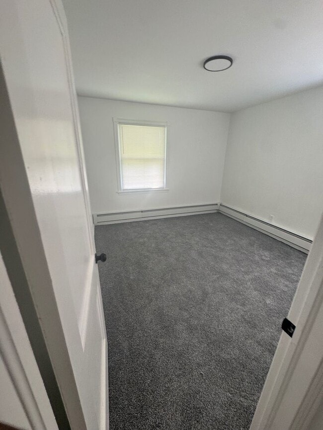 Building Photo - Spacious Two-Bedroom Unit in a Charming Property – Available Now!